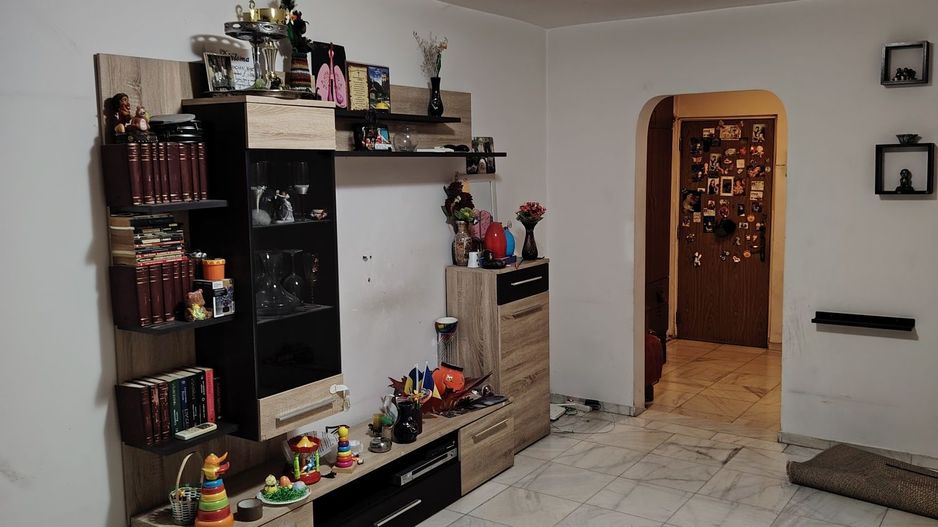 Apartament 3 camere Teiul Doamnei - Poză 1
