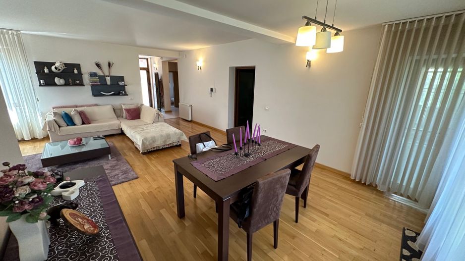 Casa individuala cu garaj  în spate la IKEA - Poză 1