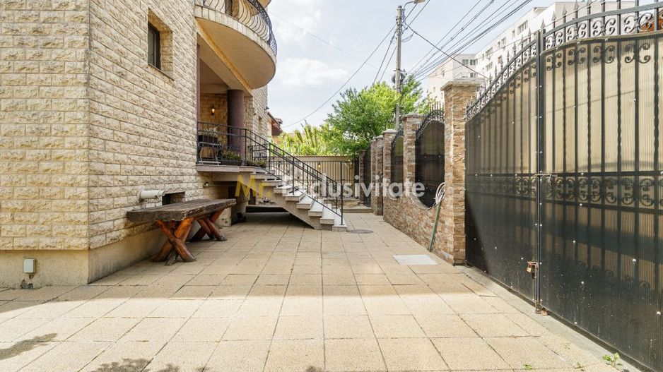 Vila impresionata 550mp util, 300mp teren - Poză 28
