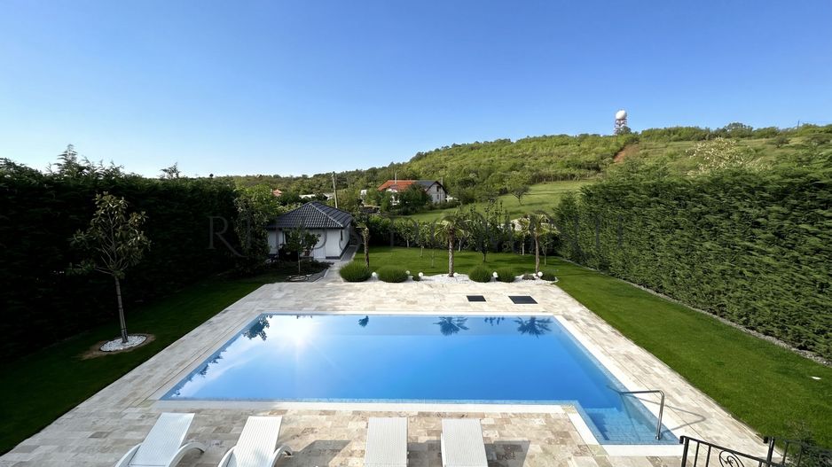 Vilă Spectaculoasă cu Piscină Privată, Dealuri Oradea, 460mp - Poză 10