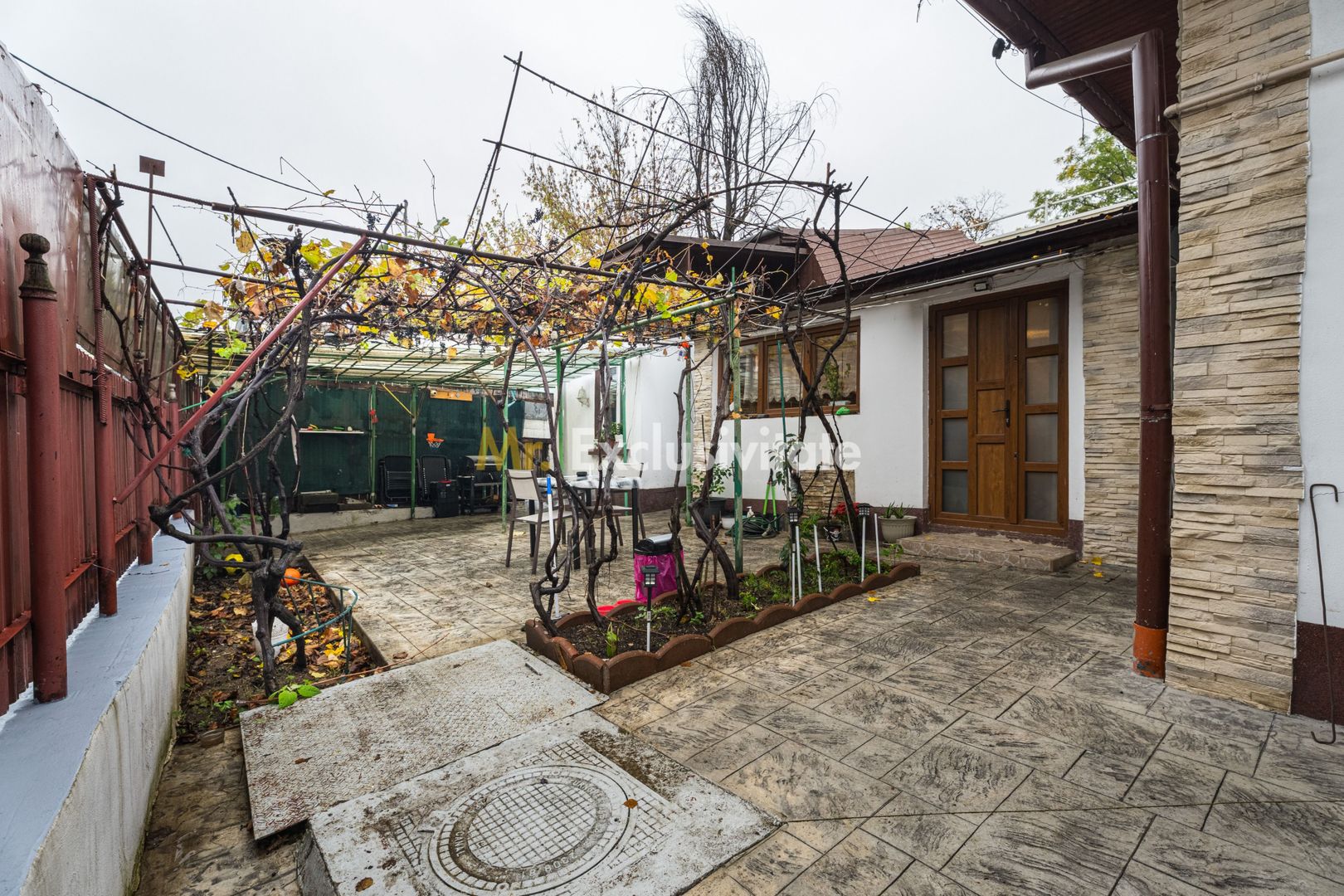 Casă cu 4 camere, anexă locuibilă și teren de 234 mp | Piața Sudului - Poză 14