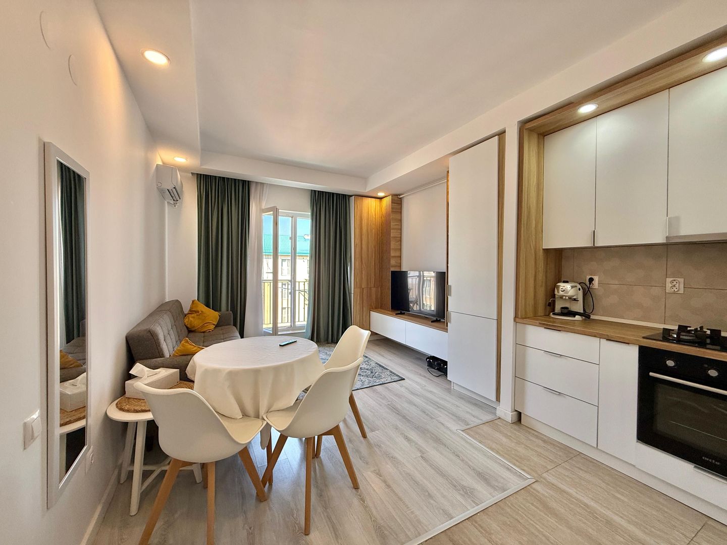 COSMOPOLIS - Apartament cu 2 camere tip studio, mobilat si utilat. - Poză 2
