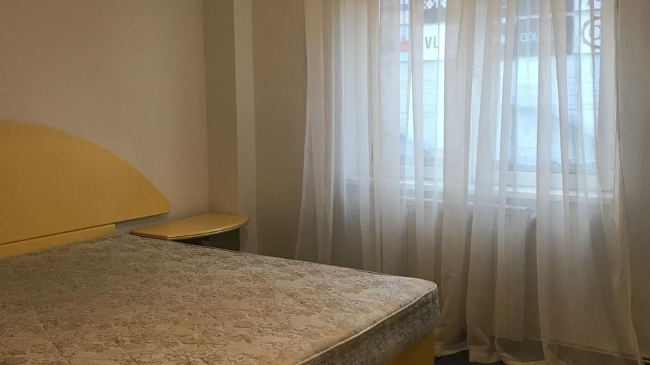 Apartament spatios cu o pozitie ideala - Poză 5
