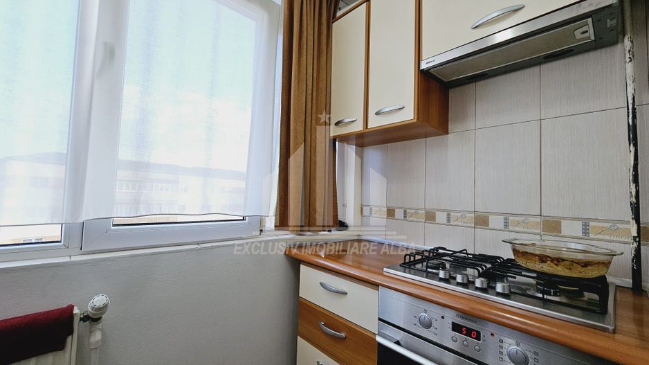 Apartament cu 3 camere de vanzare, Cetate - Poză 7