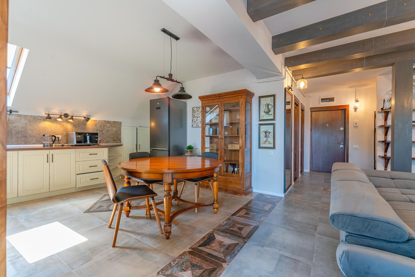 Mobilat și utilat modern, cu două locuri de parcare subterane - Poză 9