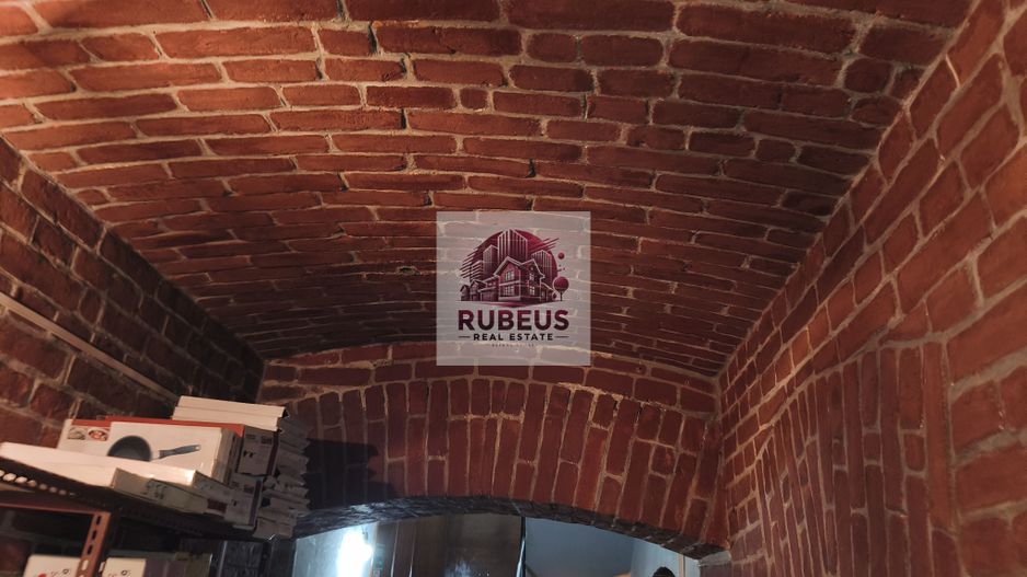 O Locație cu Istorie și Eleganță – În Centru, Pentru Afaceri Distincte - Poză 14