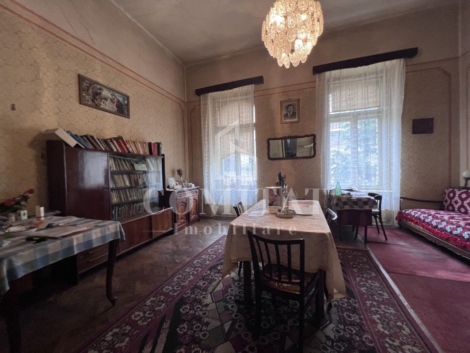 Apartament 3 camere | ultracentral | parcare în curte | - Poză 1