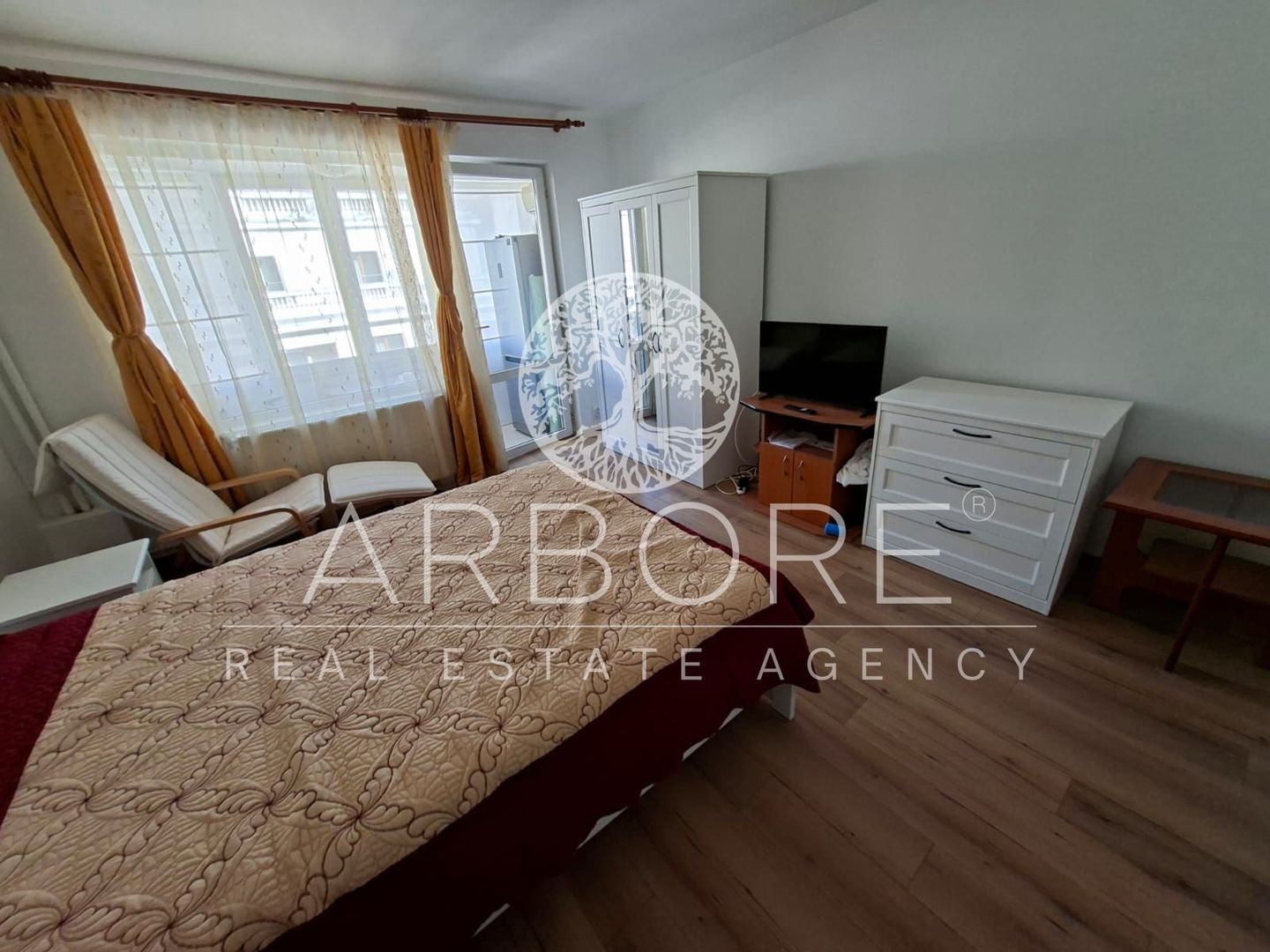 Garsoniera vis a vis de Athenee Palace nou renovata si mobilata - Poză 3