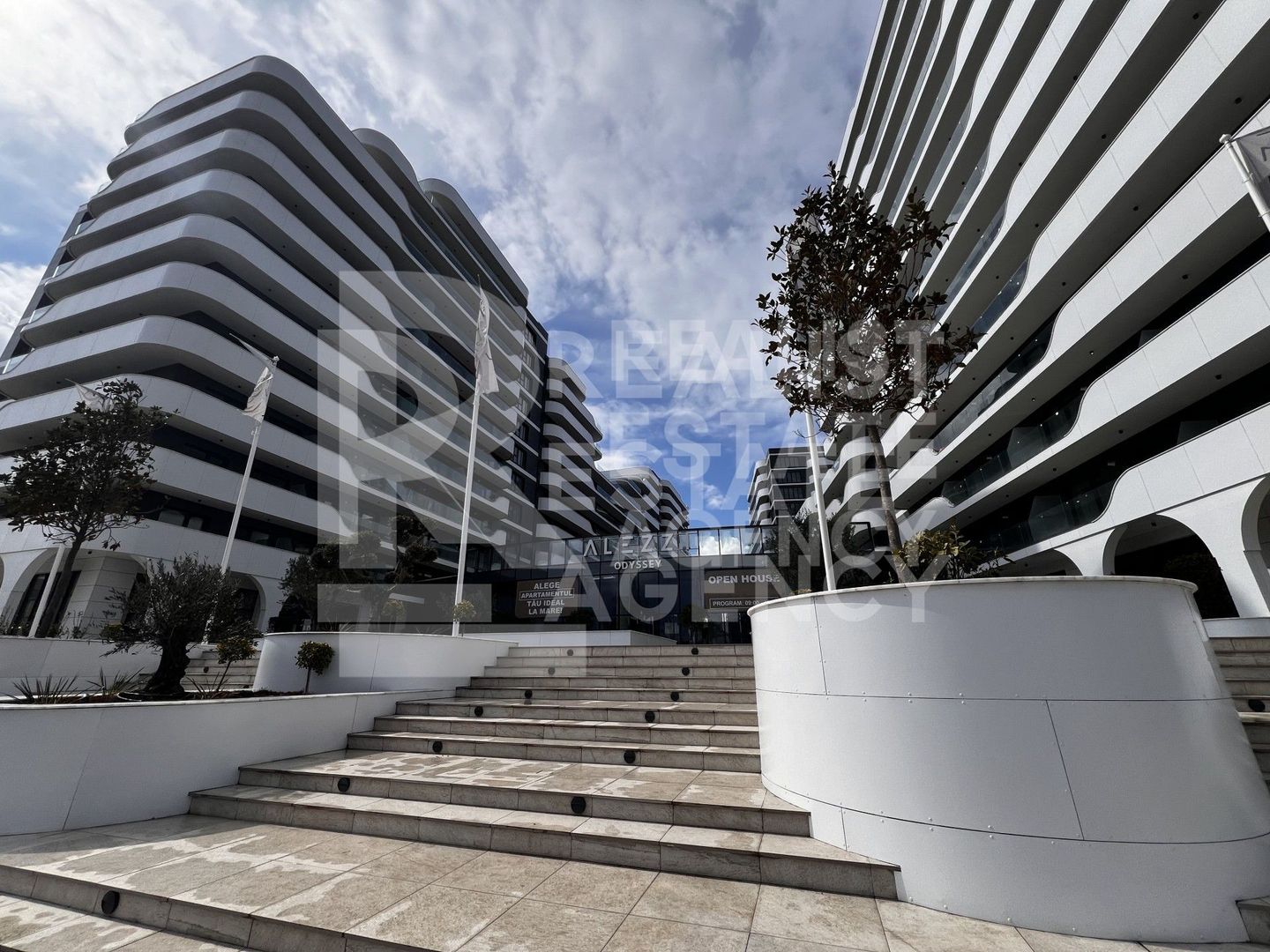 Vânzare, apartament, 2 camere, vedere la mare - Poză 1