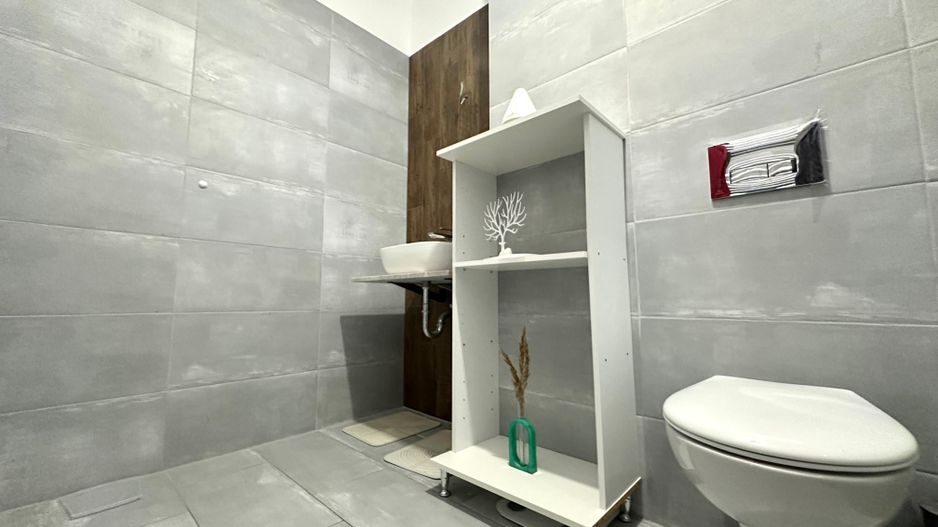 Apartament 3 camere, decomandat, cu loc de parcare - Poză 12