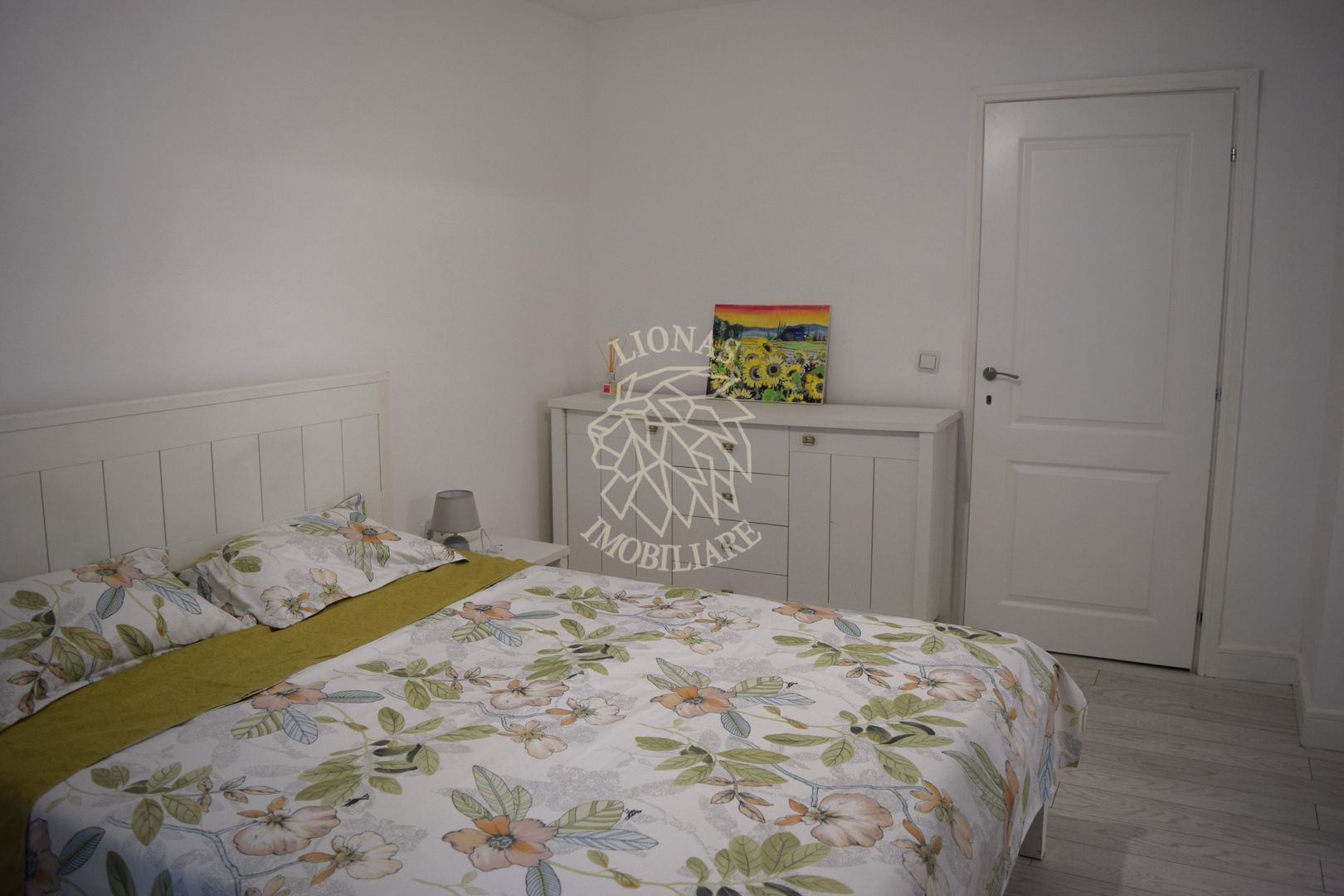 Apartament la casa 40 mp-renovat-curte-mobilat modern-Ultracentral - Poză 2