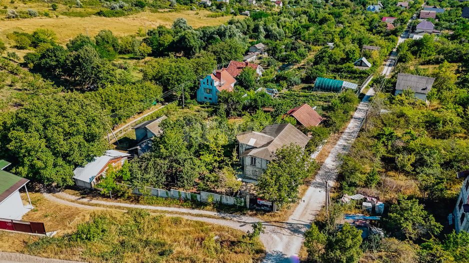 SE VINDE CASĂ DE VACANȚĂ ÎN TRUȘENI | TEREN 7,34 ARI - Poză 1