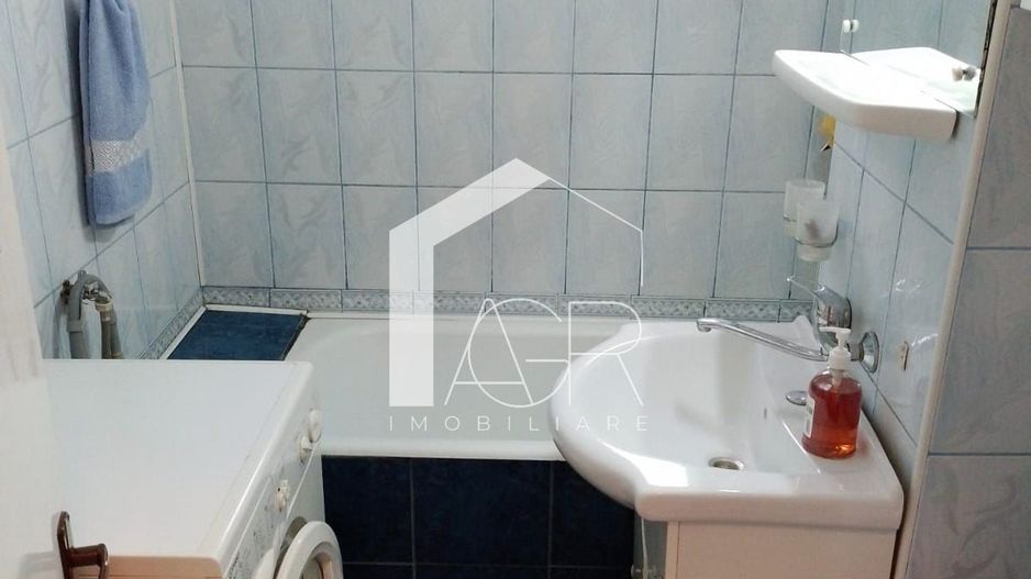 Apartament cu 3 camere, decomandat, zona Republicii - Poză 8