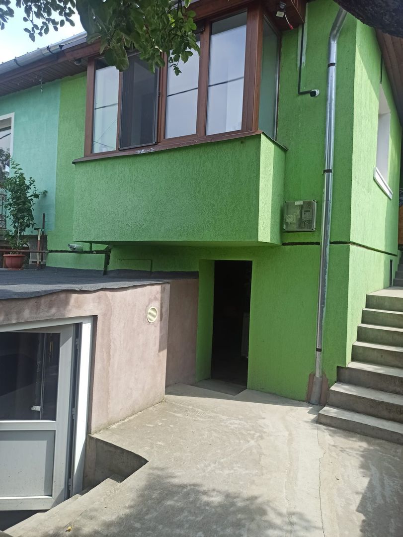 CASA CU 5 CAMERE ZONA DAMBU - Poză 2