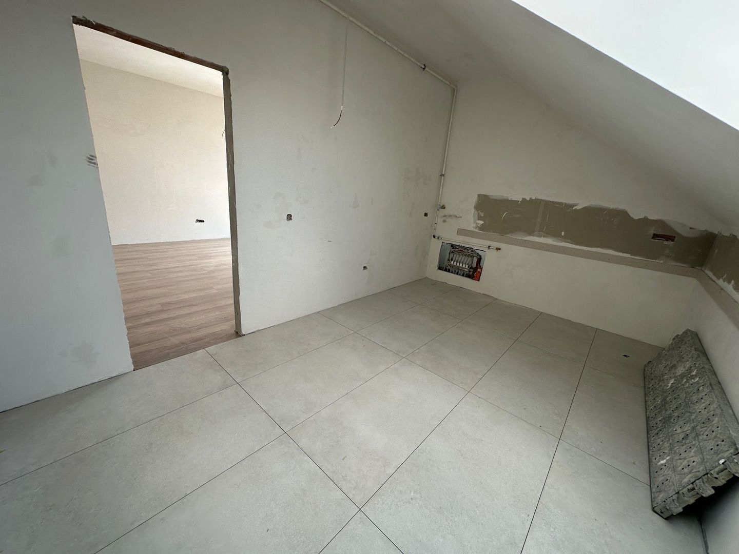 Apartment bloc nou cu lift si loc de parcare inclus - Poză 8