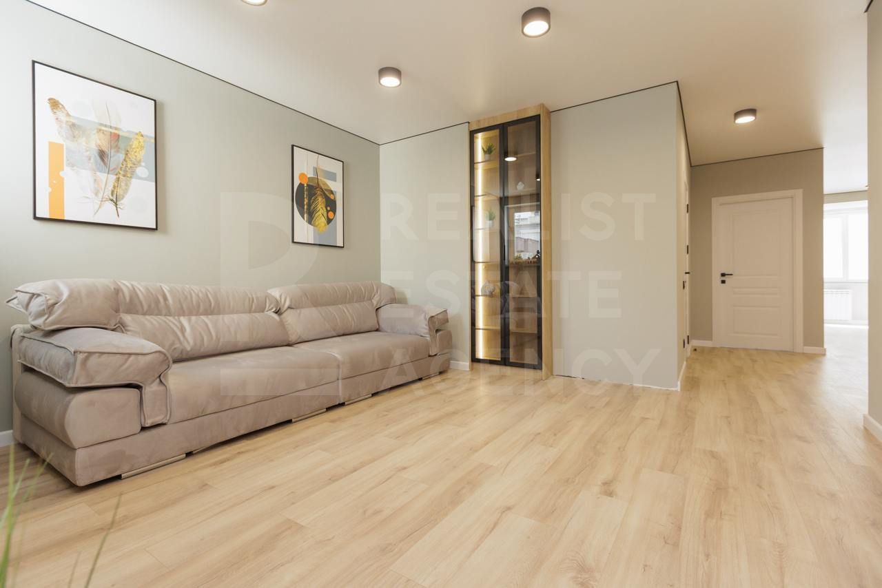 Vânzare, apartament, 2 camere +living, bul. Mircea cel Bătrân, Ciocana - Poză 1