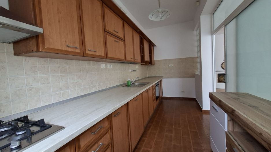 Vilă luminoasă I Gradina mare si loc de joacă privat I Iancu Nicolae - Poză 10