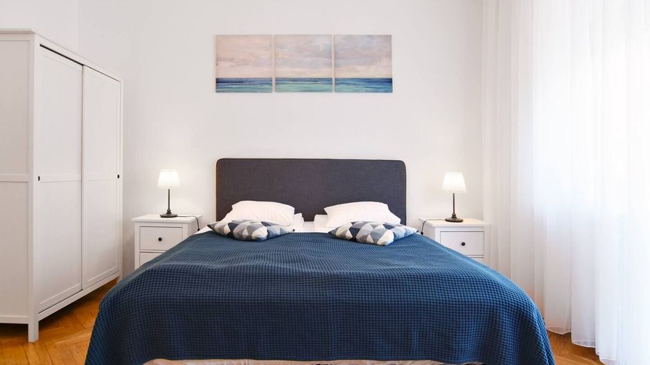 Studio superb (Garsonieră) Cismigiu, Blocul Florentin, centrală, balcon. - Poză 2