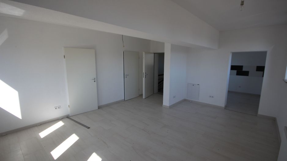 Spațiu de birouri/comercial de închiriat- PERIAM - Poză 2