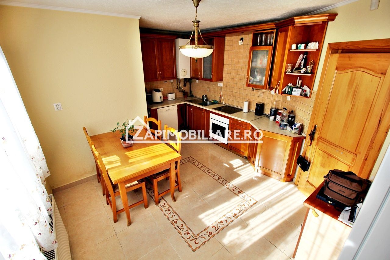 Casa 4 camere,2 bai,1 garaj,150mp,688 mp teren, 0% comision - Poză 7