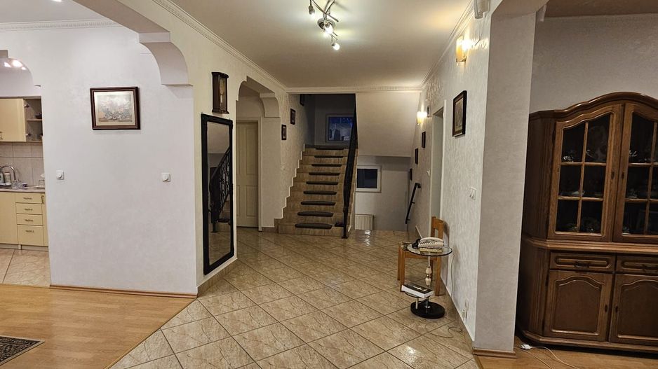 Vila  Oradea zona Iorga 420 mp ,teren 2000 ml - Poză 6