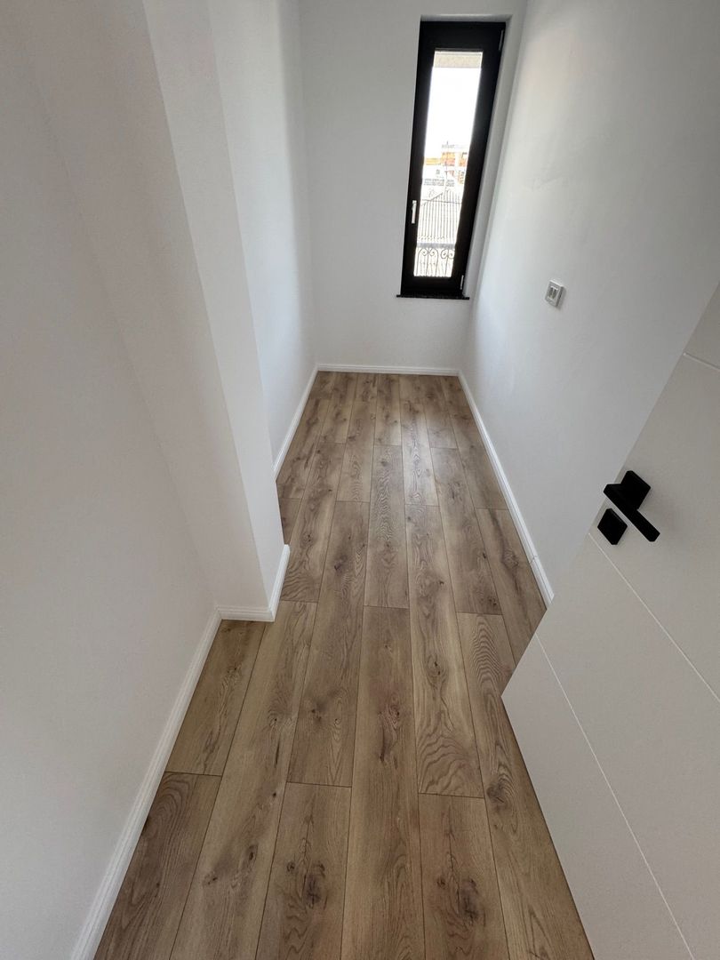 VilE stil Neoromaneasc Tunari, TOATE UTILITATILE, curte GENEROASA - Poză 8