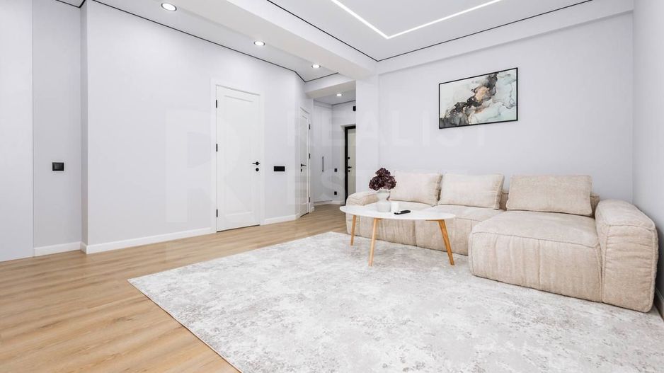 Vânzare, apartament, 2 camere + living, strada Alba Iulia, Buiucani - Poză 1