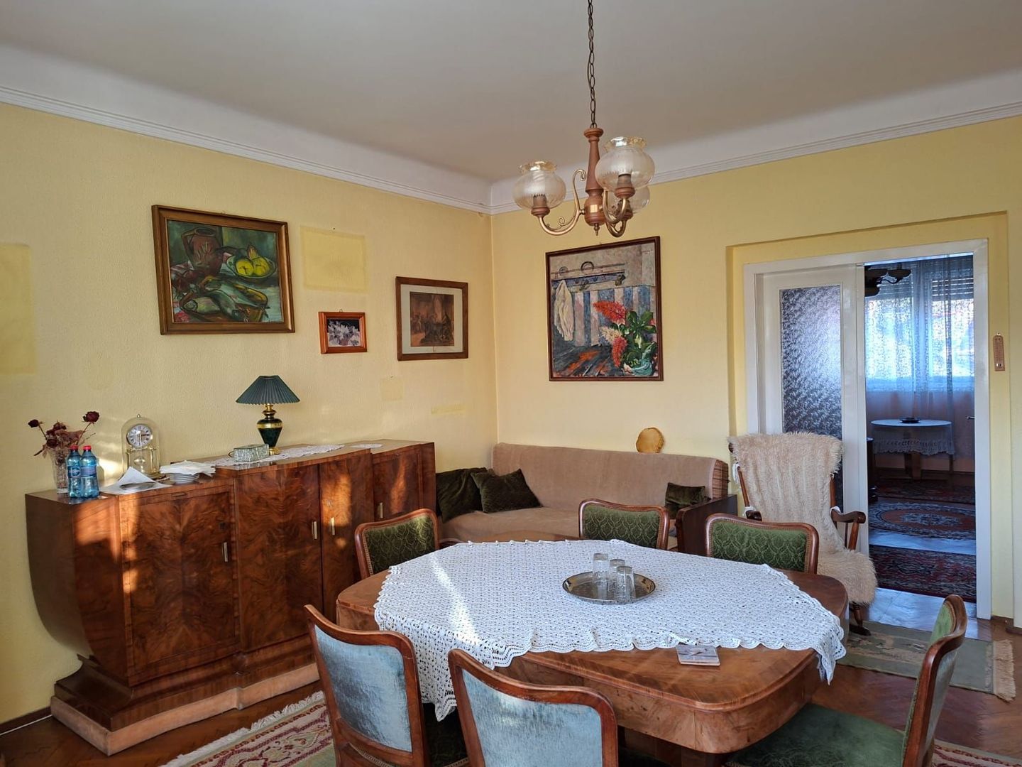 Apartament cu 3 camere si garaj in zona centrală - Poză 1