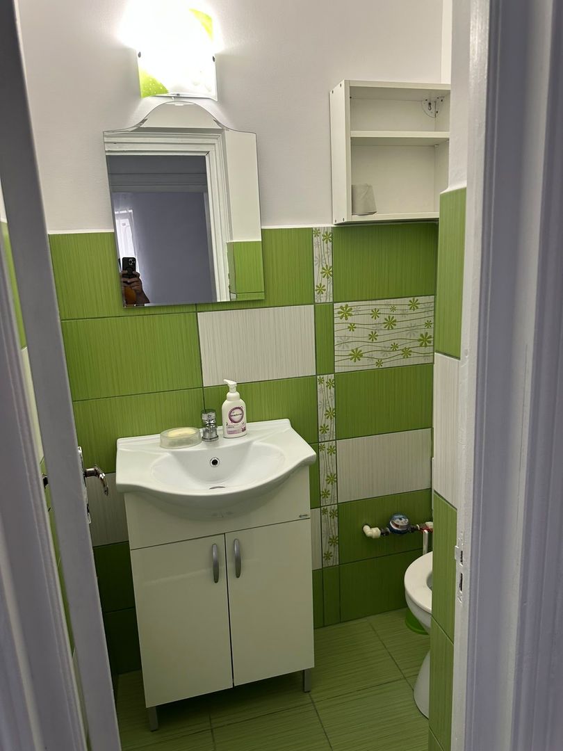 De vanzare apartament cu 3 camere, zona Faleza, etaj 7/8, 149.000 euro - Poză 5