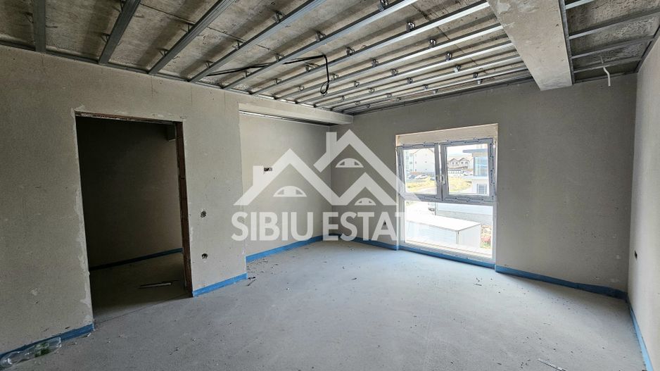 Casa noua 4 camere Selimbar central - Poză 9