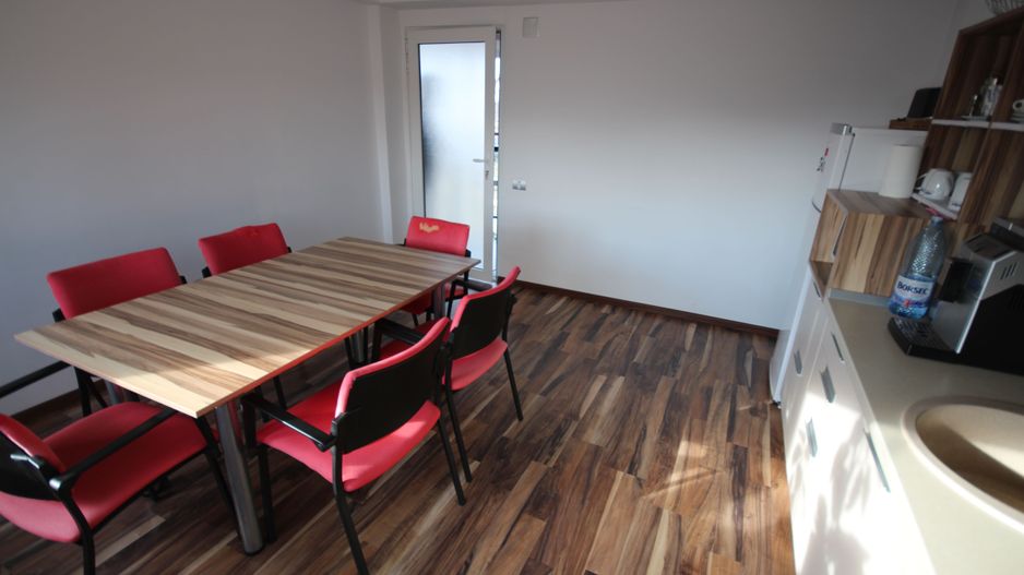 Casa cu destinatie mixta -servicii si comert + depozit+locuinta - Poză 5