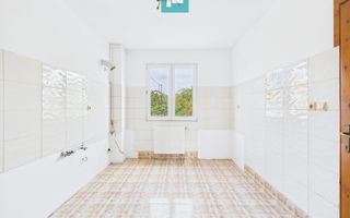 Vilă cu 5 camere pentru investiții în Dumbrăvița - Poză 7