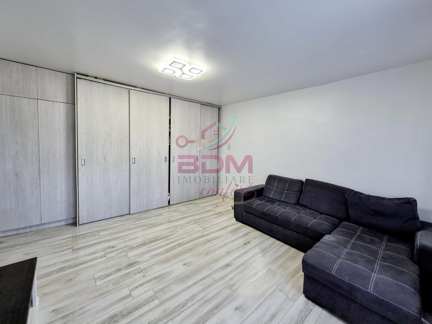 COMISION 0 |Apartament 3 camere | decomandat | spatios | zona Micro 3 - Poză 2