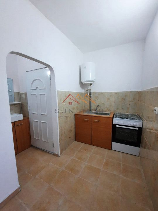Garsoniera, zona centrala, 40 mp, recent renovata, Campina, Prahova - Poză 1