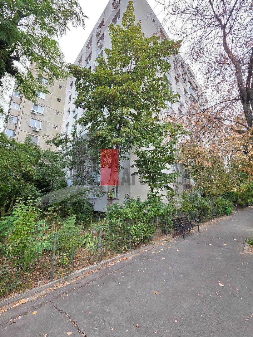 Apartament spațios cu 4 camere Crangasi - Poză 17