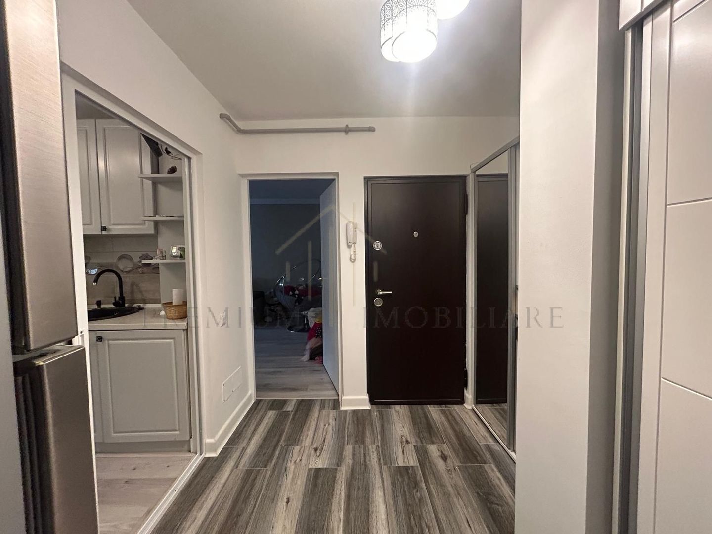 Apartament 2 camere decomandat, complet renovat, etaj 3/4,zona de sus - Poză 14