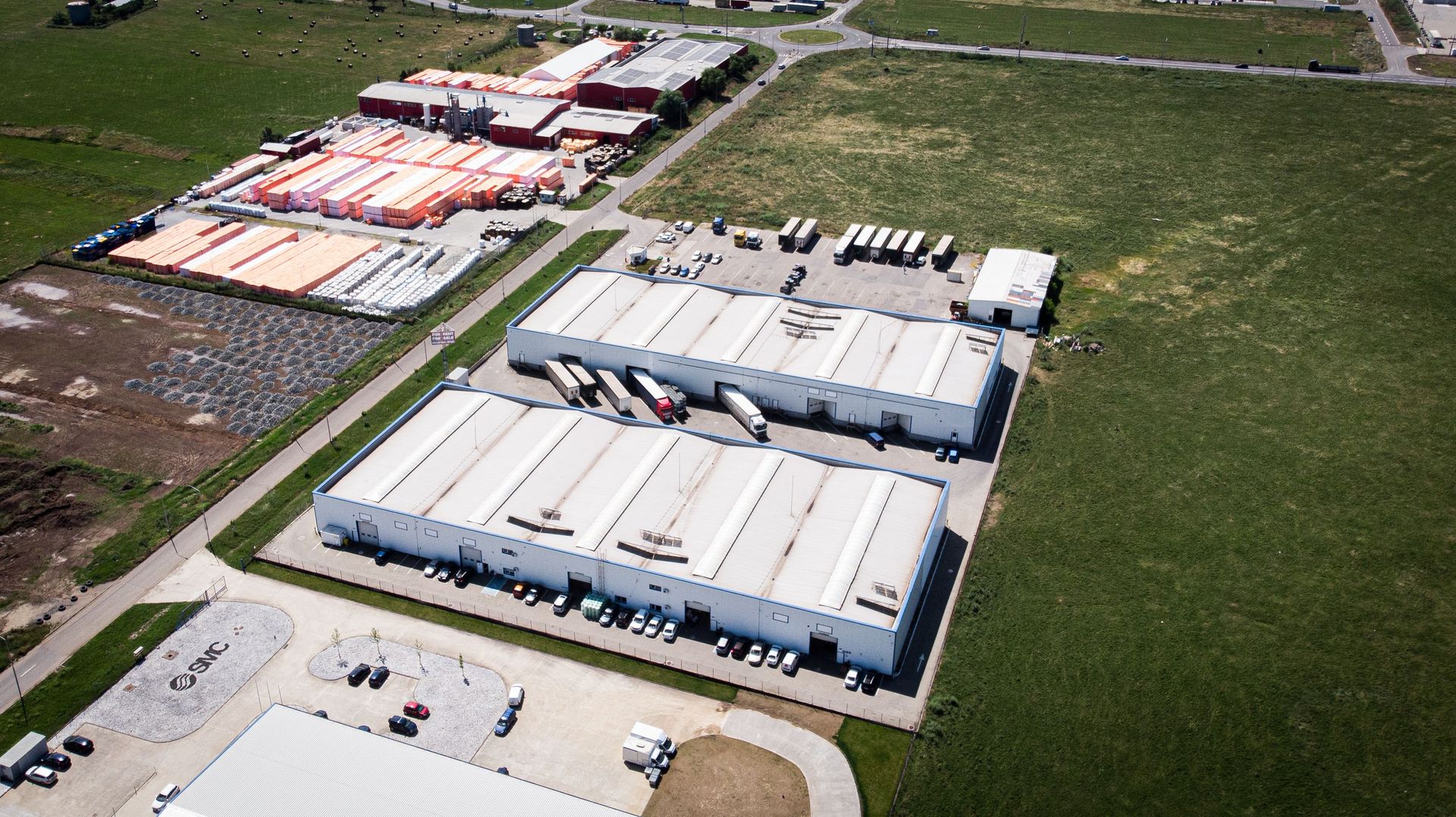 Parc industrial cu platformă betonată lângă A1 - Poză 1