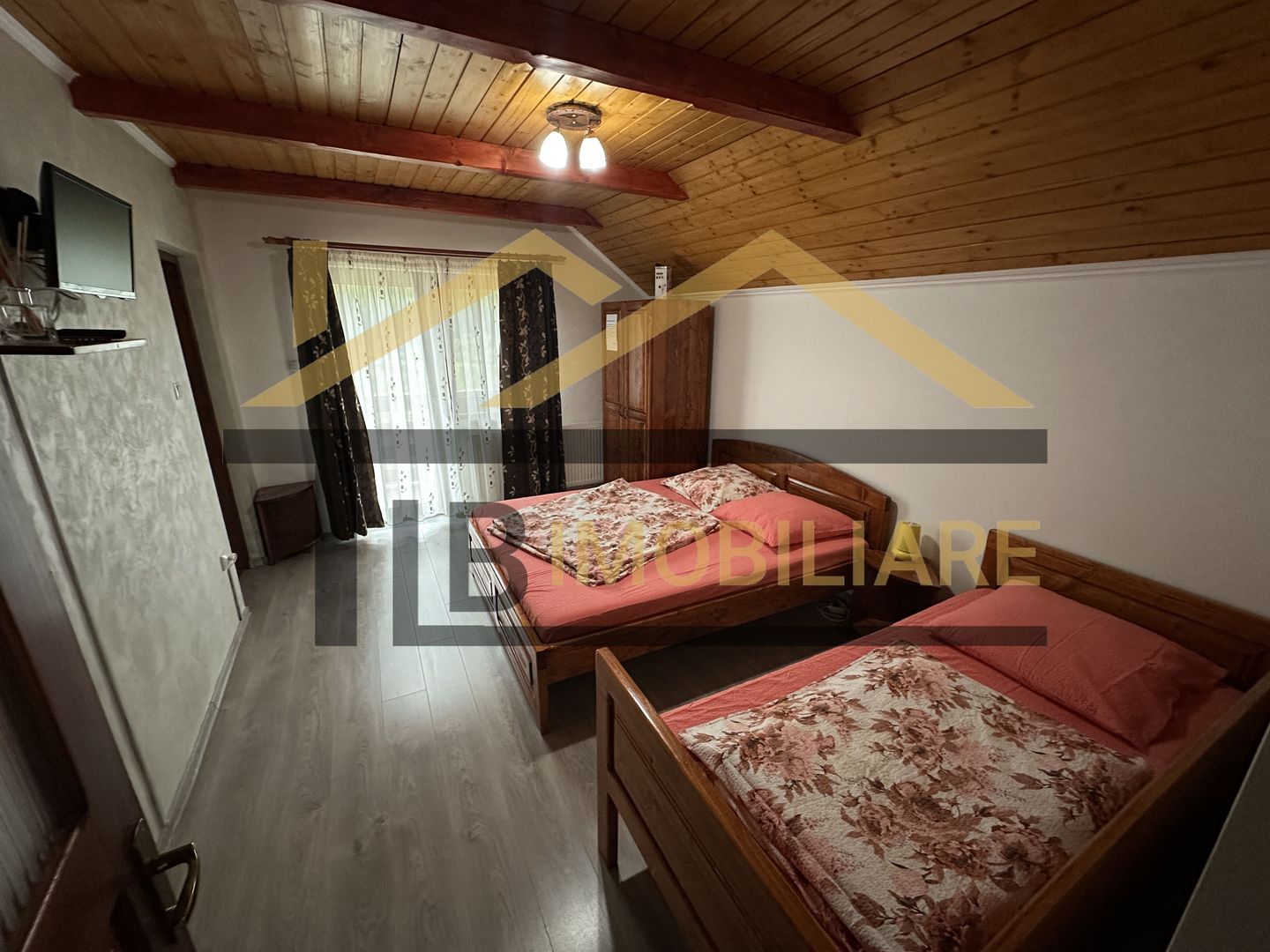 Vila cu 8 camere de vanzare, teren 1580mp, Zona Praid - Poză 11