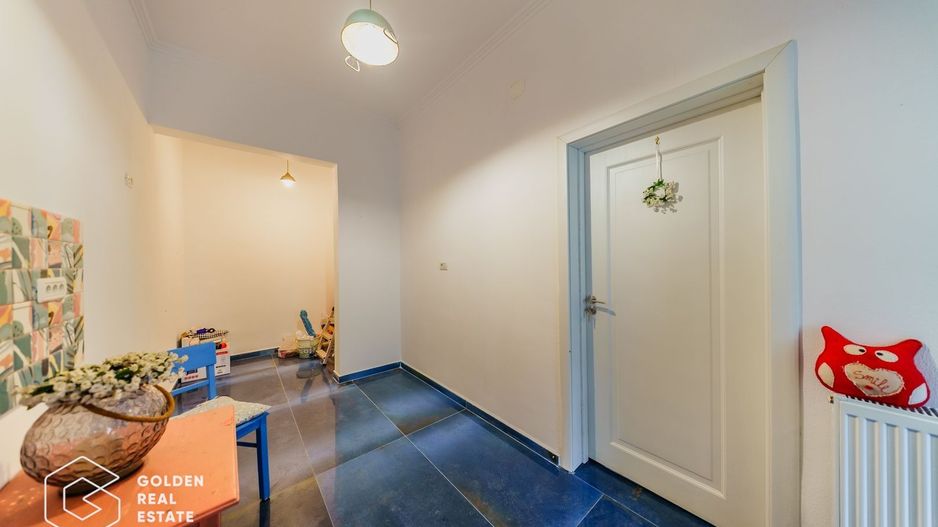 Apartament ultracentral, 2 camere, curte cu acces auto - Poză 3