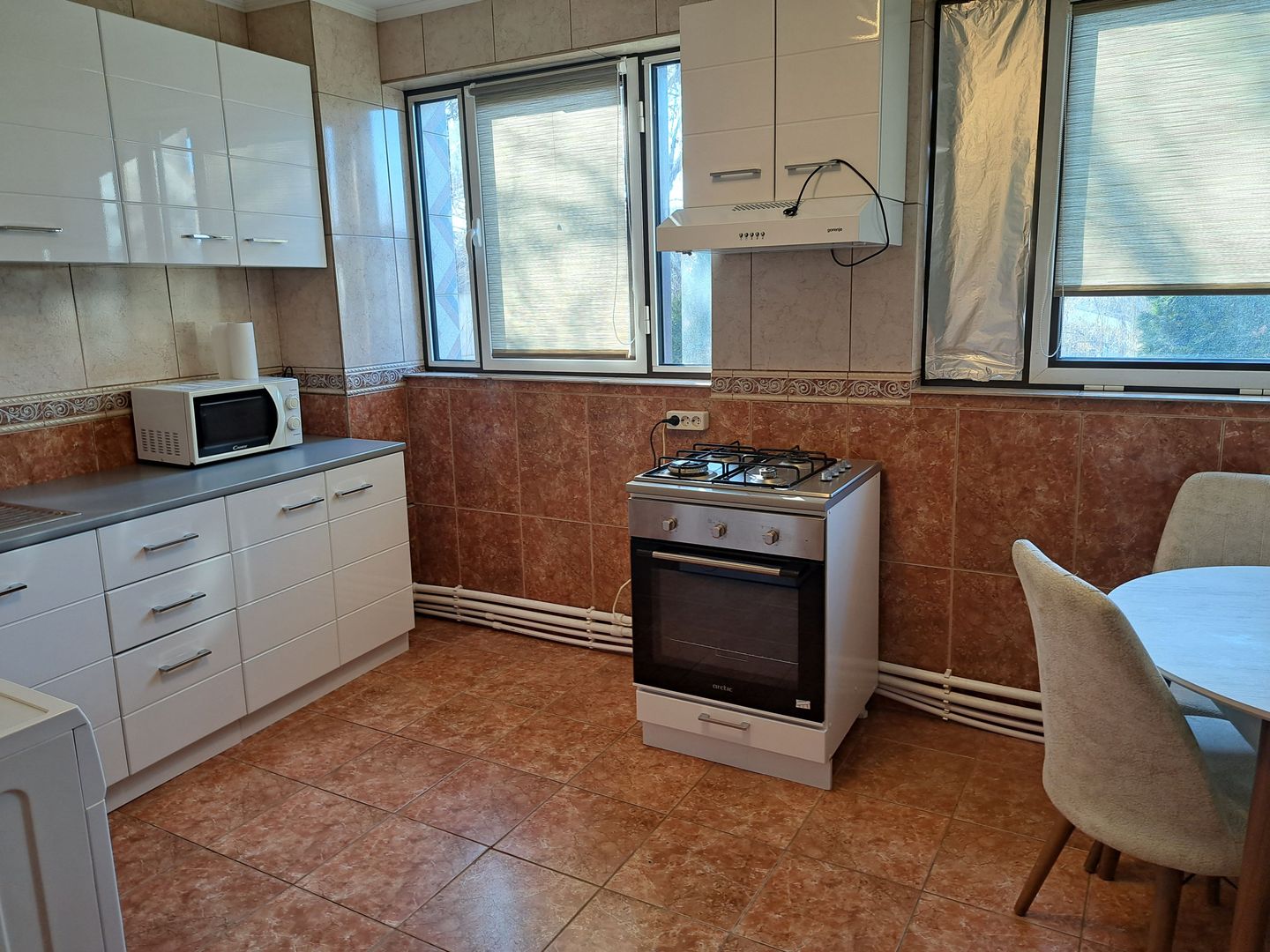Apartament cu 4 camere in vila zona centrala - Poză 13