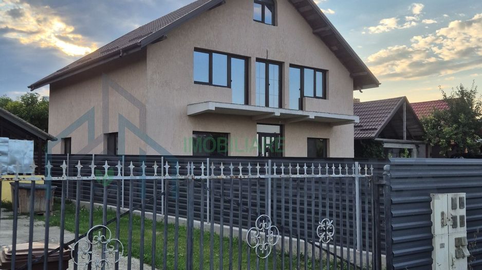 Casa P+M cu Garaj si 500 mp Teren - Holboca - Poză 2