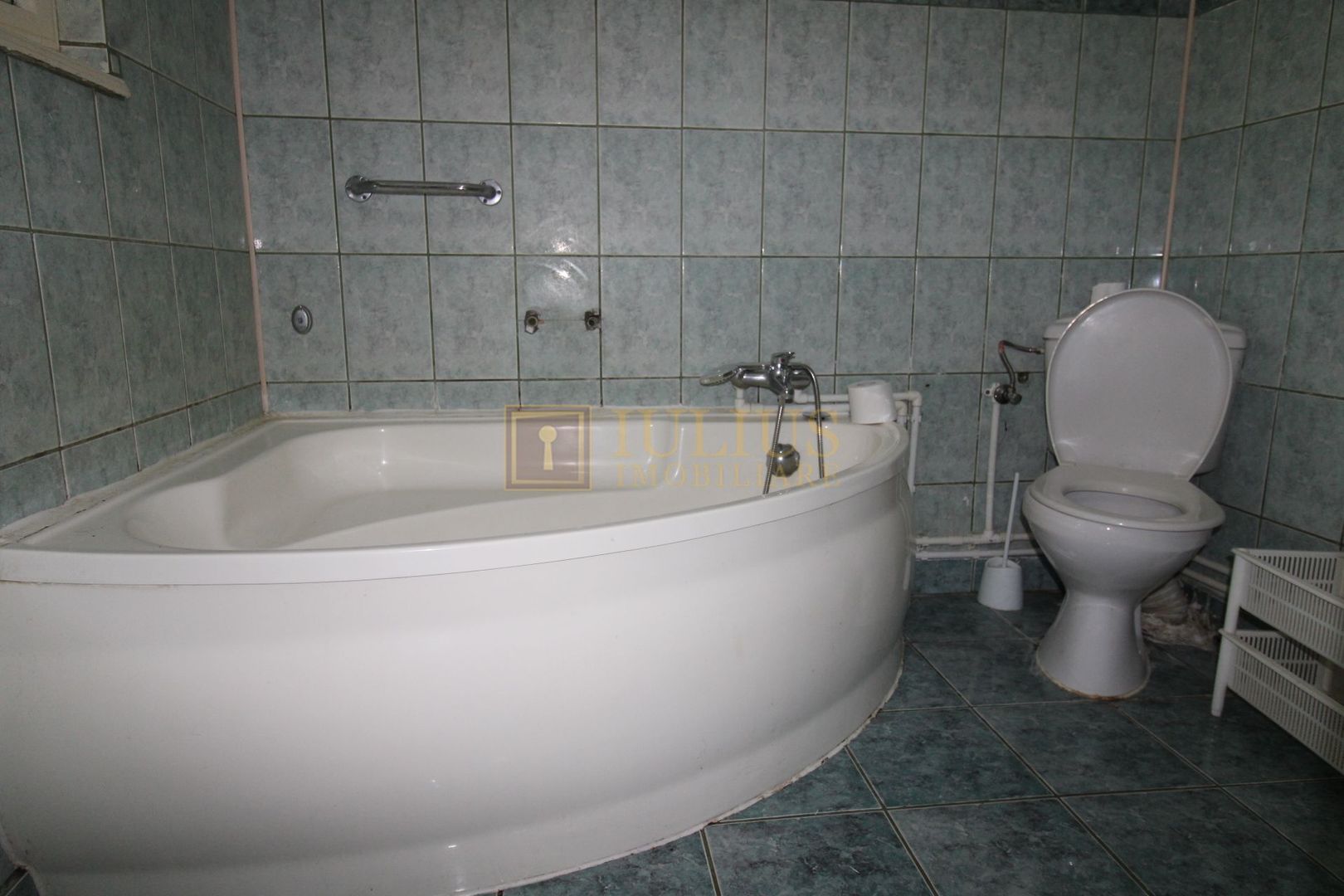 ideal pentru studenti sau o familie, cladire istorica, centrala proprie - Poză 3