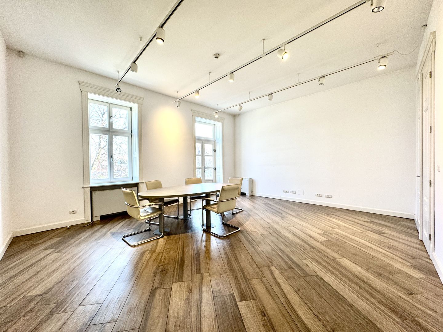 Spațiu Birou - Imobil complet renovat - Poză 10