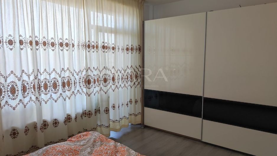 Apartament Spațios cu 2 Camere, 2 Balcoane și Parcare Subterană în Borhanci - Poză 3