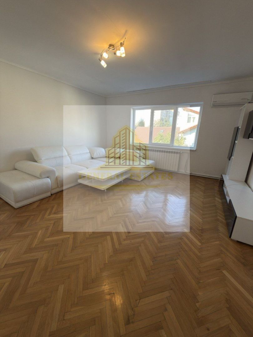 Apartament spatios cu 3 camere - Poză 1