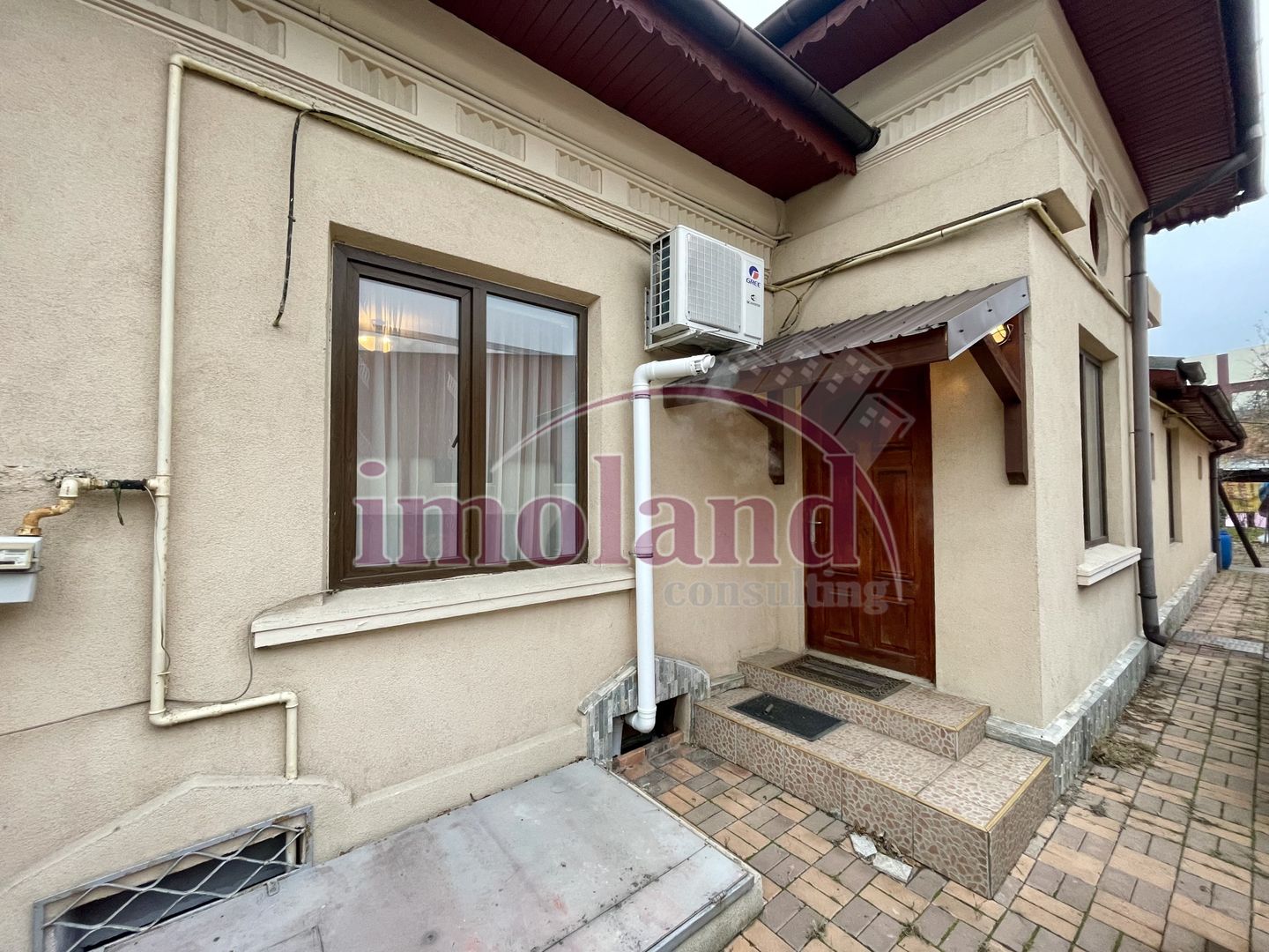 Casă parter 123 mp, complet renovată, curte generoasă, teren 400 mp - Giulesti - Poză 2