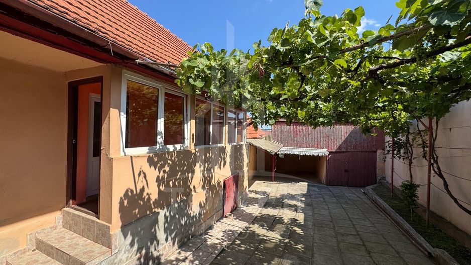 Casă 3 camere de vânzare în Rășinari, Str. Andrei Șaguna – ideală pentru familie - Poză 4