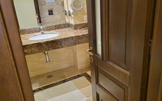 Vila frumoasa ,localizata central\ Unirii Square\Proprietar - Poză 12