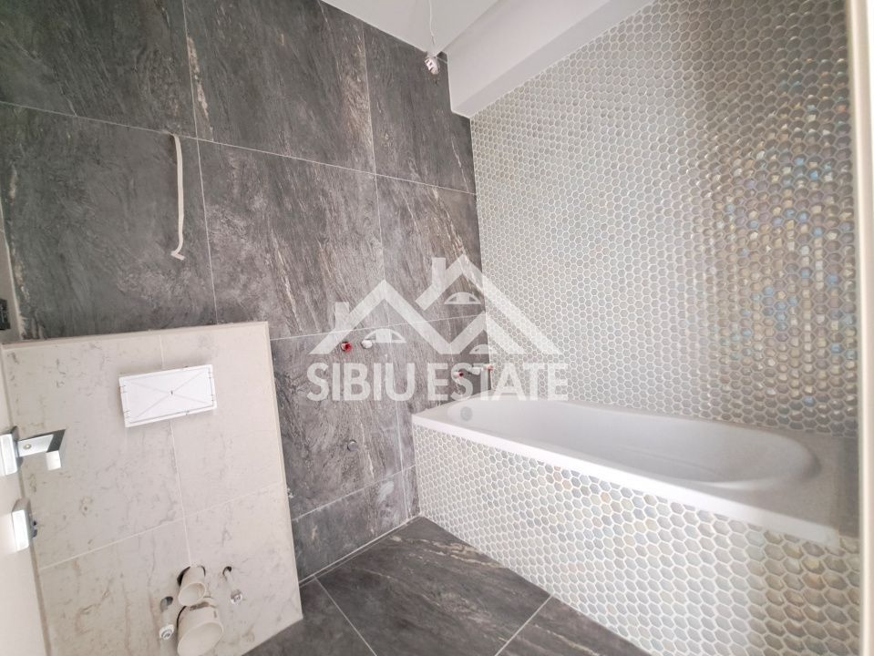 Casa noua cu piscina si terase panoramice, garaj - Poză 19