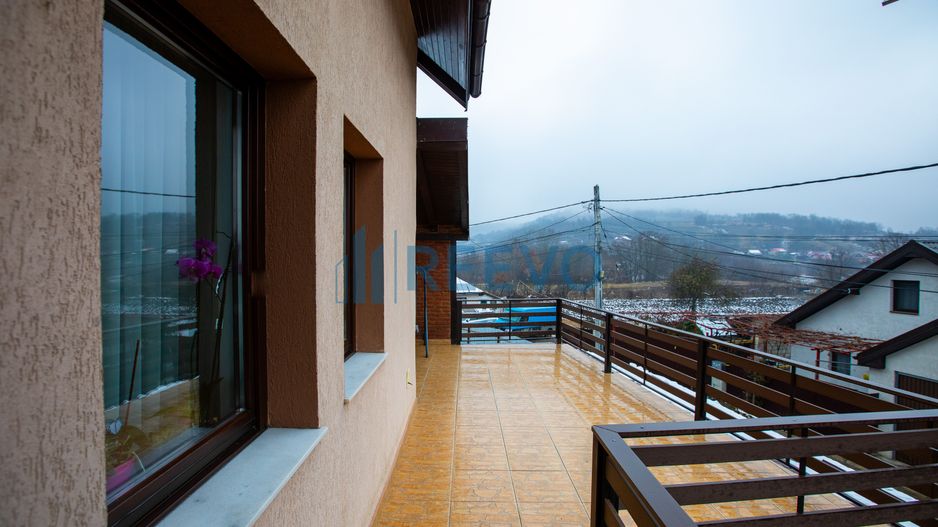 Casă/Vilă de vânzare în Trebeș, Mărgineni, jud Bacău - Poză 14